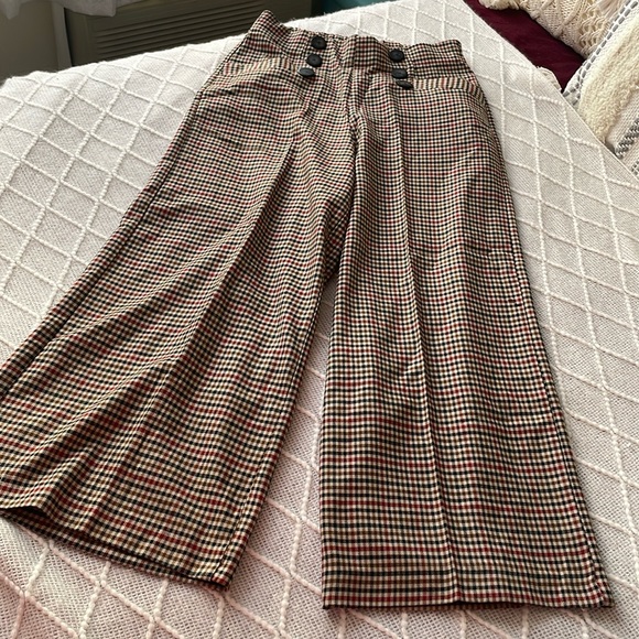 Plaid pants with pockets
Button down wide pants - Picture 2 of 6